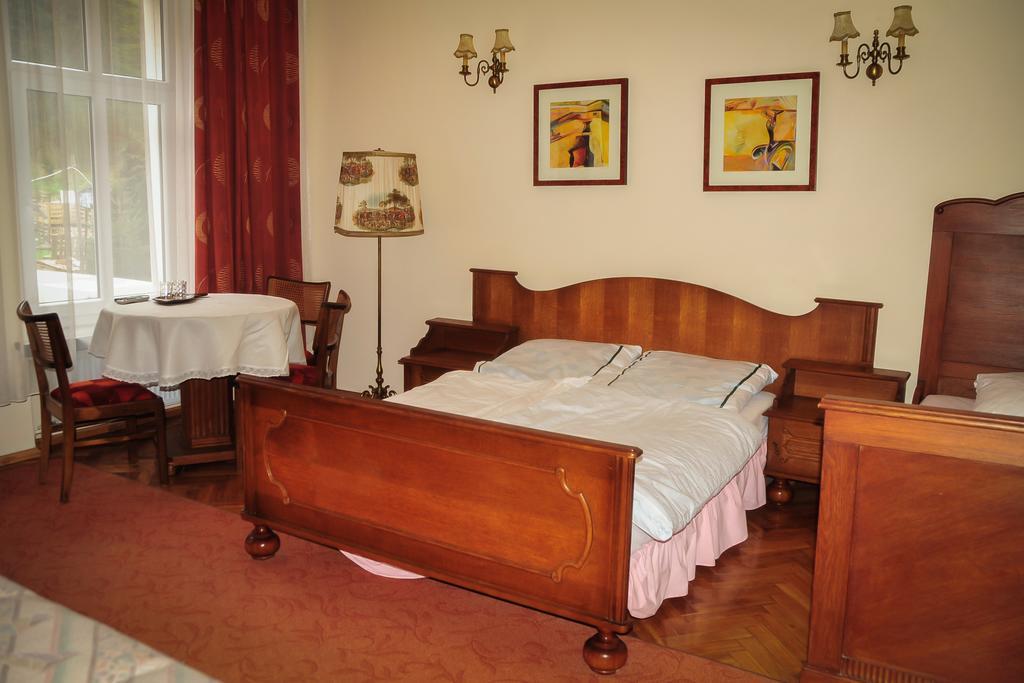 Bed and Breakfast Willa Elysium à Lądek-Zdrój Chambre photo